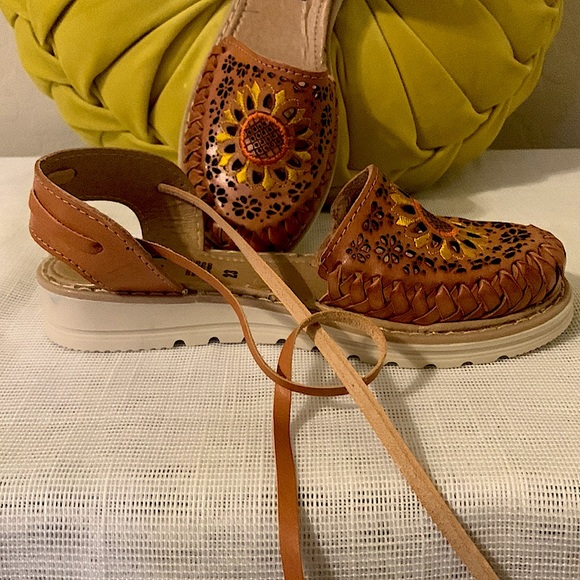 Tie up Sandals, authentic Mexicana style. With or without leg wrap around strap. - Picture 3 of 3